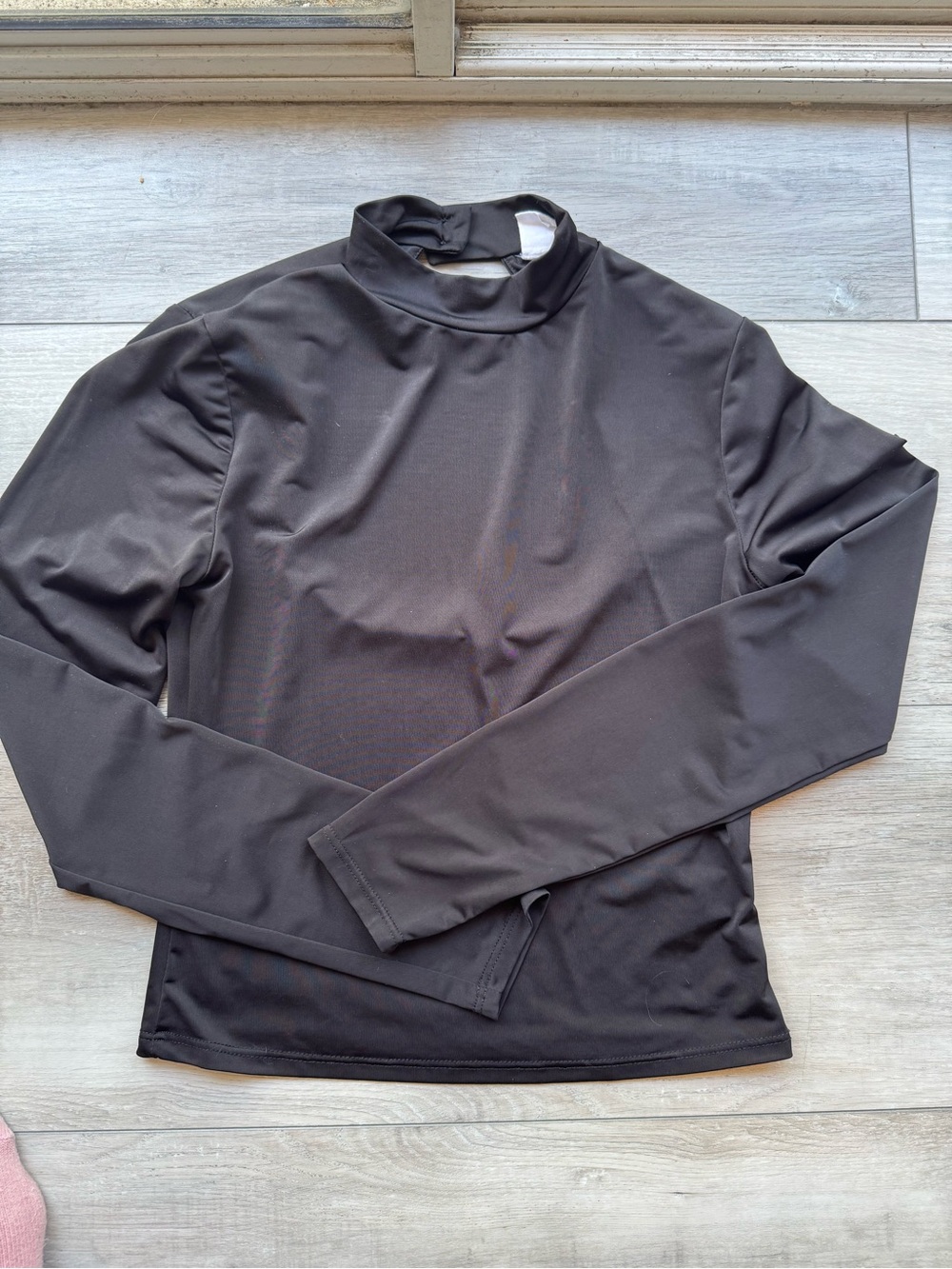 Women’s  Black Long-Sleeve Crop Top with back cutout